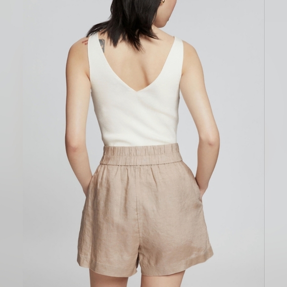 & other stories stockholm atelier relaxed linen shorts in khaki - Picture 4 of 9
